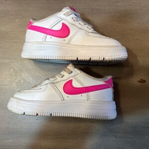 Nike girls Air Force 1 easy on pink and white Sneakers 6c 
NO BOX B1G1 50% off